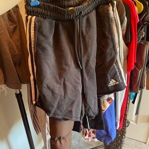 ADIDAS UPPER/MID THIGH SWEAT SHORTS SIZE XS